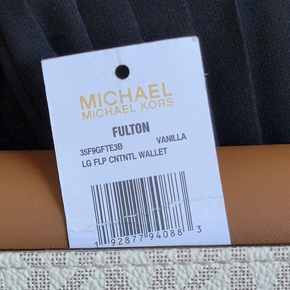 ⚠️LAST 1⚠️ Michael Kors Fulton Continental Wallet - Picture 6 of 6